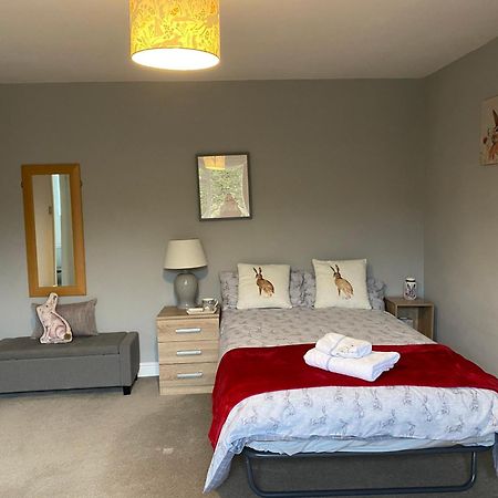 Little Hare Lodge - Spacious 2 Bedroom Attached Bungalow 伍德哈尔温泉水疗 外观 照片
