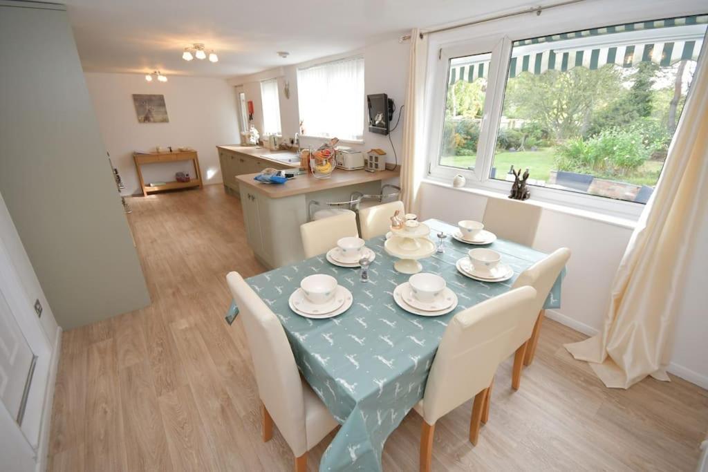 Little Hare Lodge - Spacious 2 Bedroom Attached Bungalow 伍德哈尔温泉水疗 外观 照片