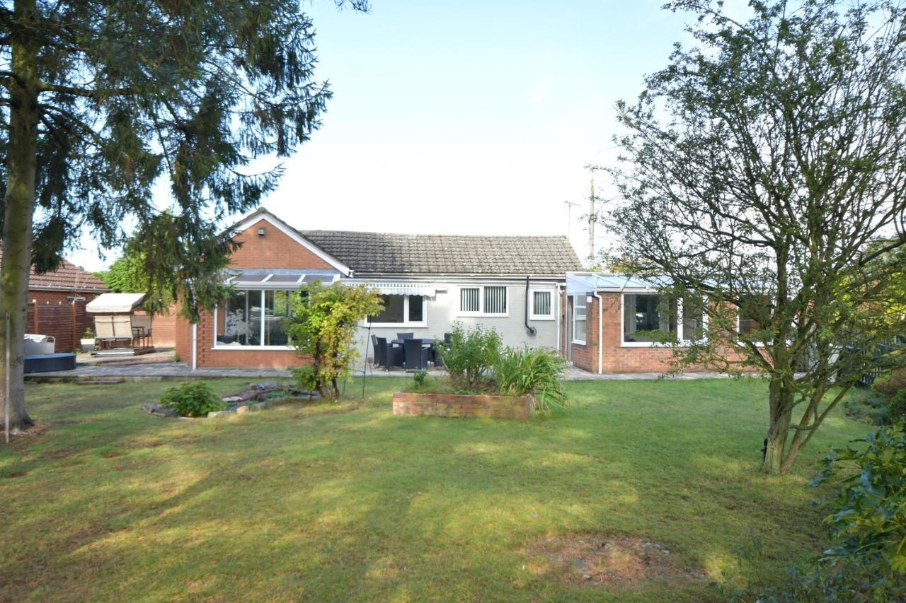 Little Hare Lodge - Spacious 2 Bedroom Attached Bungalow 伍德哈尔温泉水疗 外观 照片