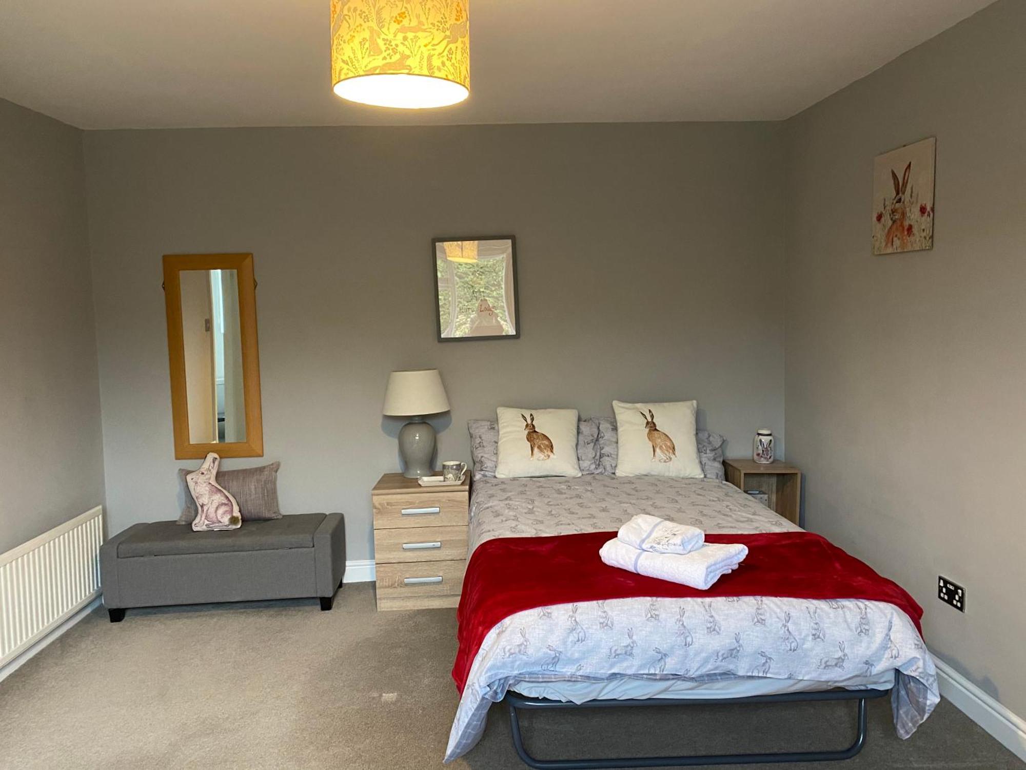 Little Hare Lodge - Spacious 2 Bedroom Attached Bungalow 伍德哈尔温泉水疗 外观 照片